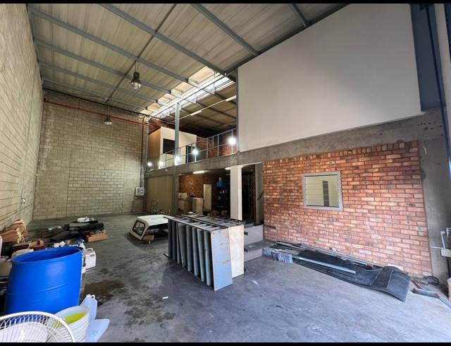 271M² WAREHOUSE TO LET IN STRIJDOMPARK